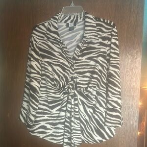 Animal print button down dress shirt w/tie front. 3/4 Sleeves w/split. Size L